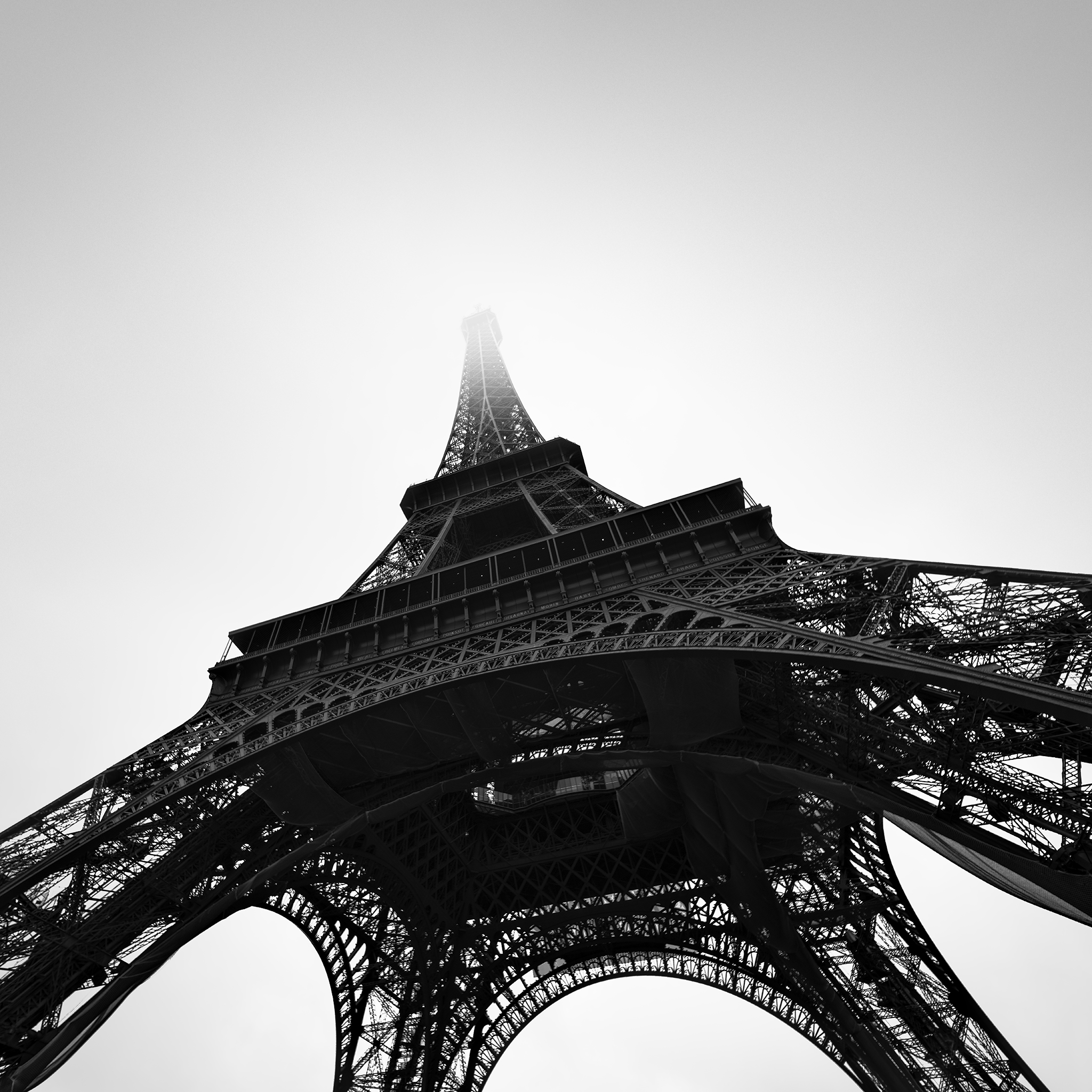 EIFFEL NOIR -FRANCE -2025