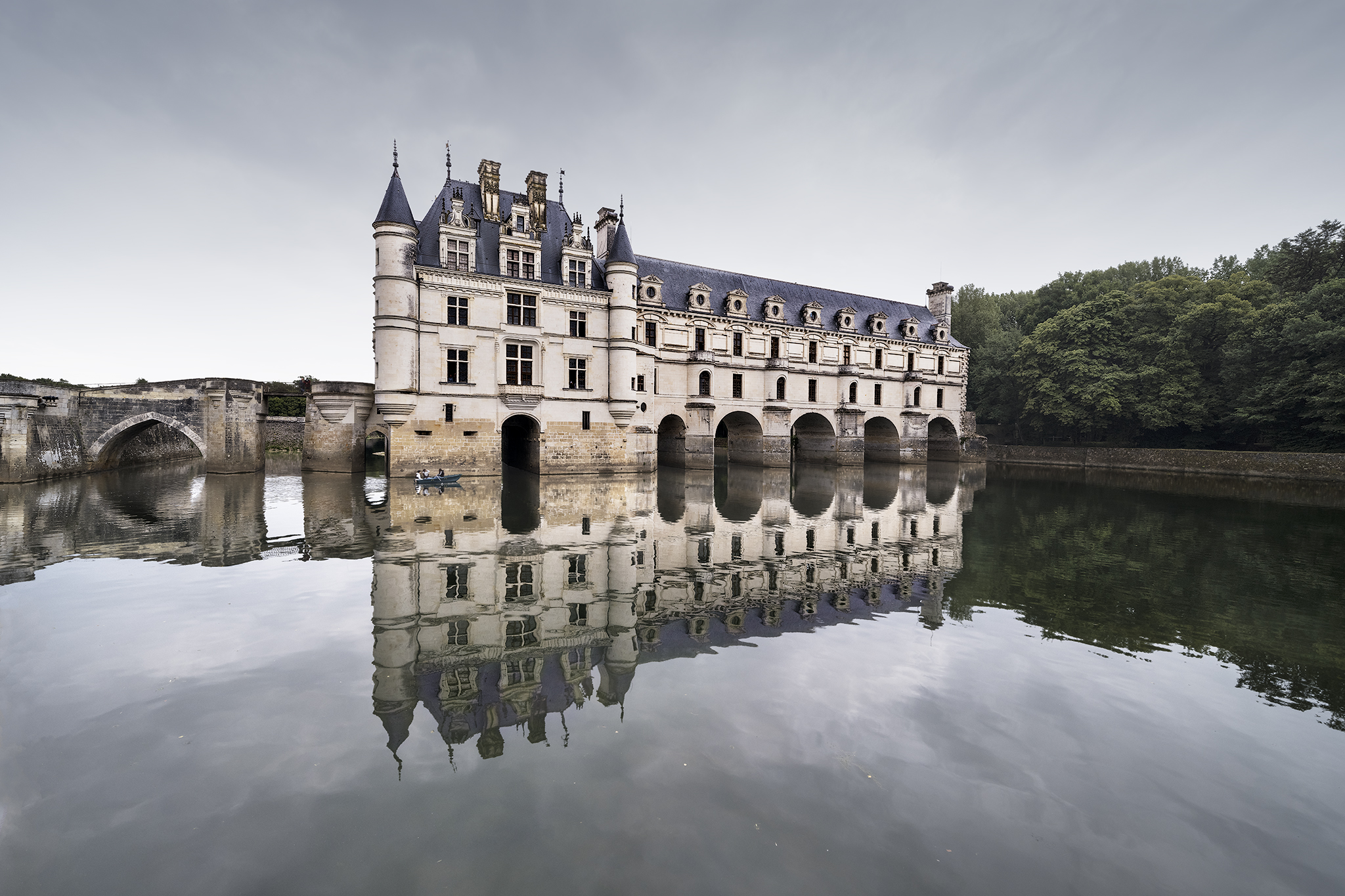 MIRROR OF THE PAST -FRANCE -2025