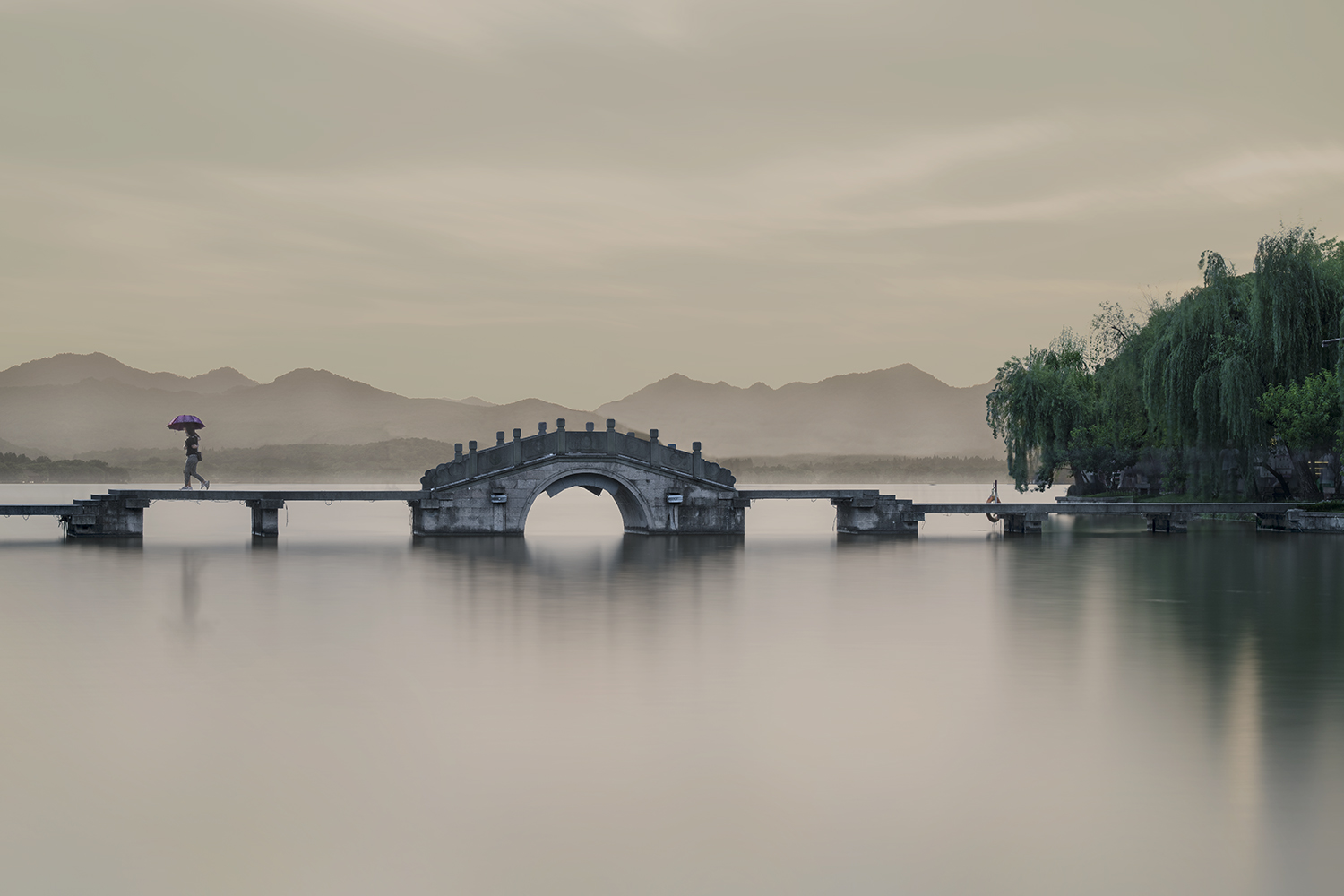 CROSS THE BRIDGE -HANGZHOU -CHINA -2019